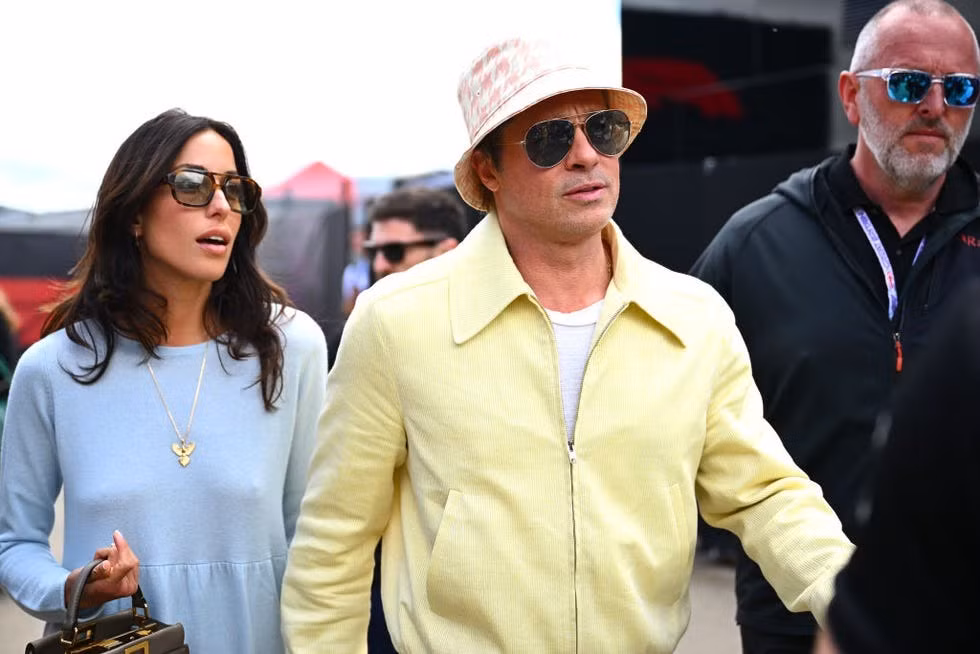 Brad Pitt bất lực vì bị Pax Thiên phớt lờ, không nghe điện thoại. Brad Pitt bất lực vì bị Pax Thiên phớt lờ, không nghe điện thoại.