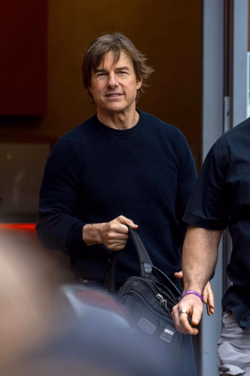 Trong khi Suri Cruise đón tuổi 18 ở New York, Mỹ, Tom Cruise được ghi lại khoảnh khắc đang ở Anh chuẩn bị cho dự án mới. Trong khi Suri Cruise đón tuổi 18 ở New York, Mỹ, Tom Cruise được ghi lại khoảnh khắc đang ở Anh chuẩn bị cho dự án mới.