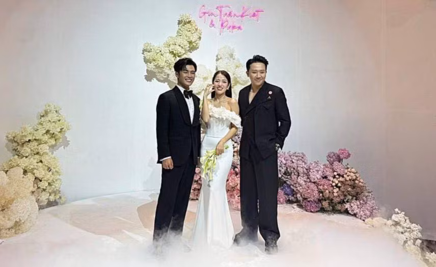 Nhiều nghệ sĩ chúc phúc cho Puka và Gin Tuấn Kiệt tại TPHCM. Nhiều nghệ sĩ chúc phúc cho Puka và Gin Tuấn Kiệt tại TPHCM.