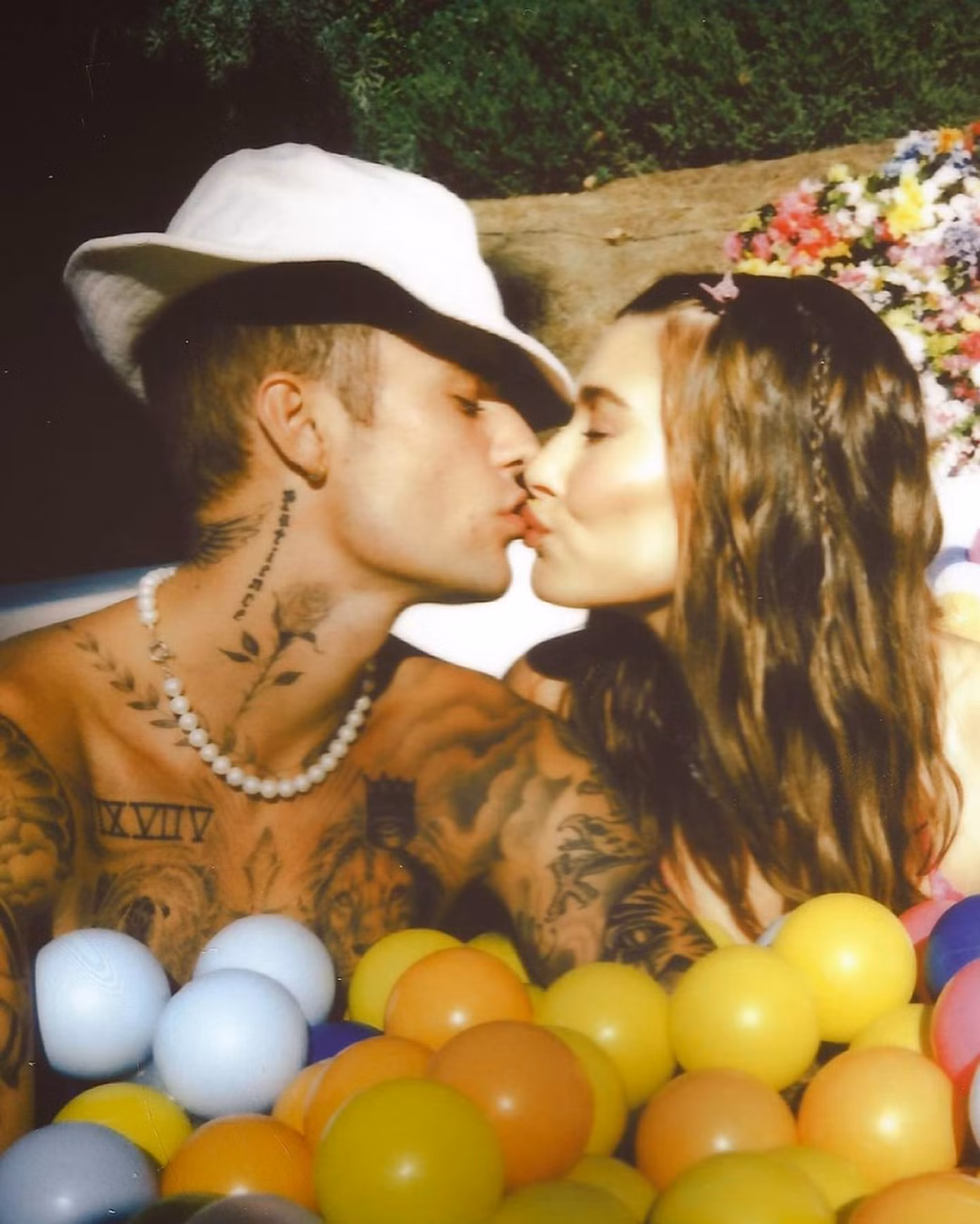 Nhà Bieber và Vương Phi - Tạ Đình Phong cũng gặp rắc rối tương tự dù sống bên nhau nhiều năm.