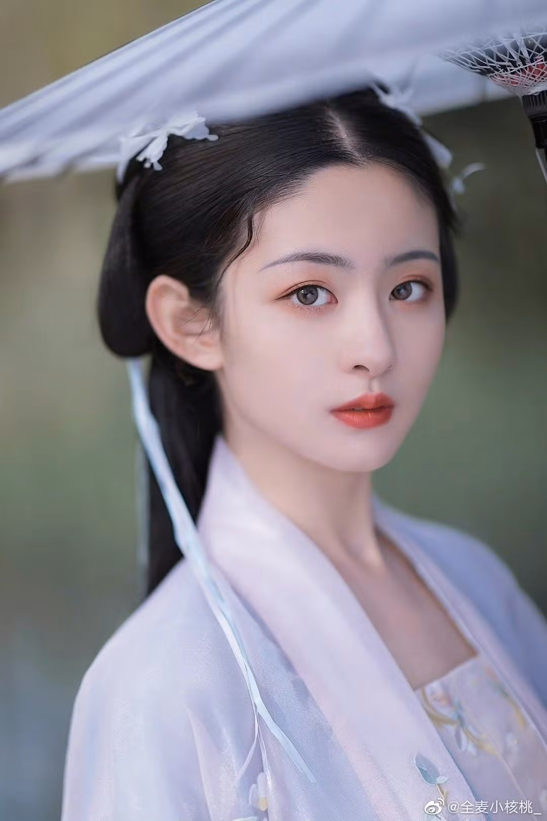 Hình ảnh trên mạng xã hội của Triệu Tình.