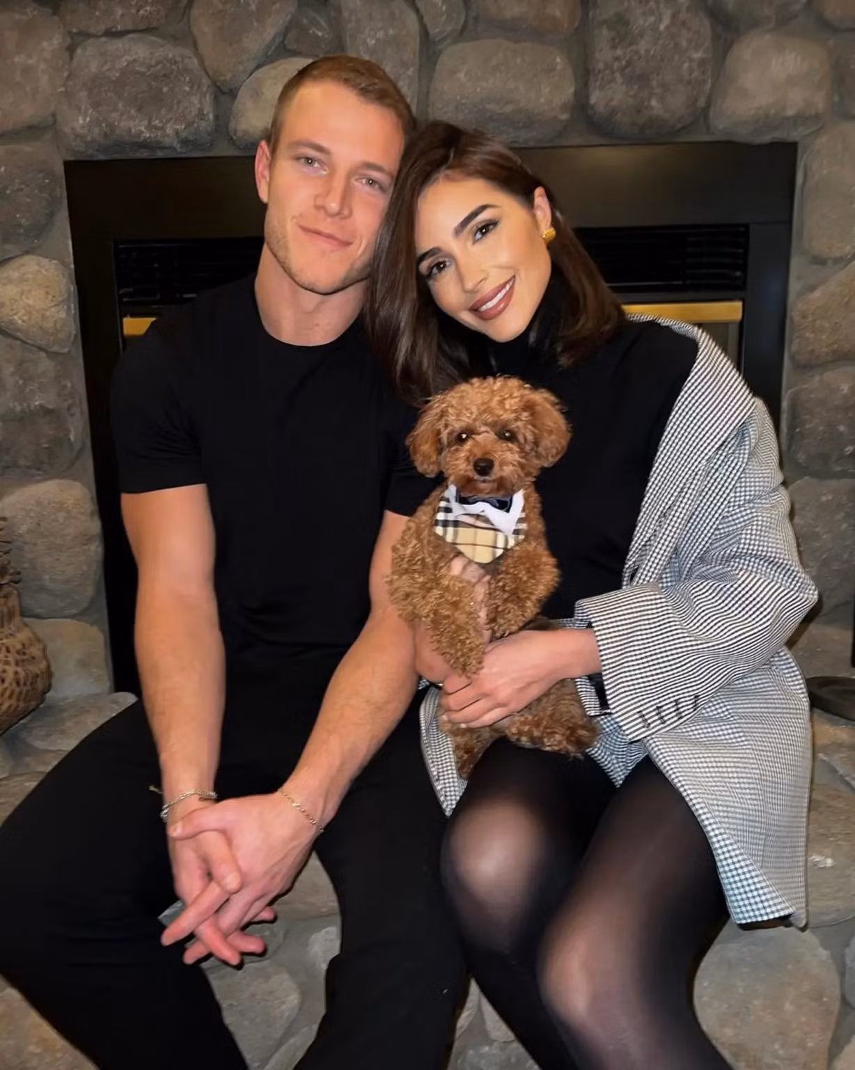 Theo New York Post, cầu thủ bóng bầu dục Christian McCaffrey sẽ dọn đến sống cùng Olivia Culpo sau khi kết hôn. Nhà của Hoa hậu Hoàn vũ 2012 tại Los Angeles, Mỹ trị giá 3,5 triệu USD. Theo New York Post, cầu thủ bóng bầu dục Christian McCaffrey sẽ dọn đến sống cùng Olivia Culpo sau khi kết hôn. Nhà của Hoa hậu Hoàn vũ 2012 tại Los Angeles, Mỹ trị giá 3,5 triệu USD.