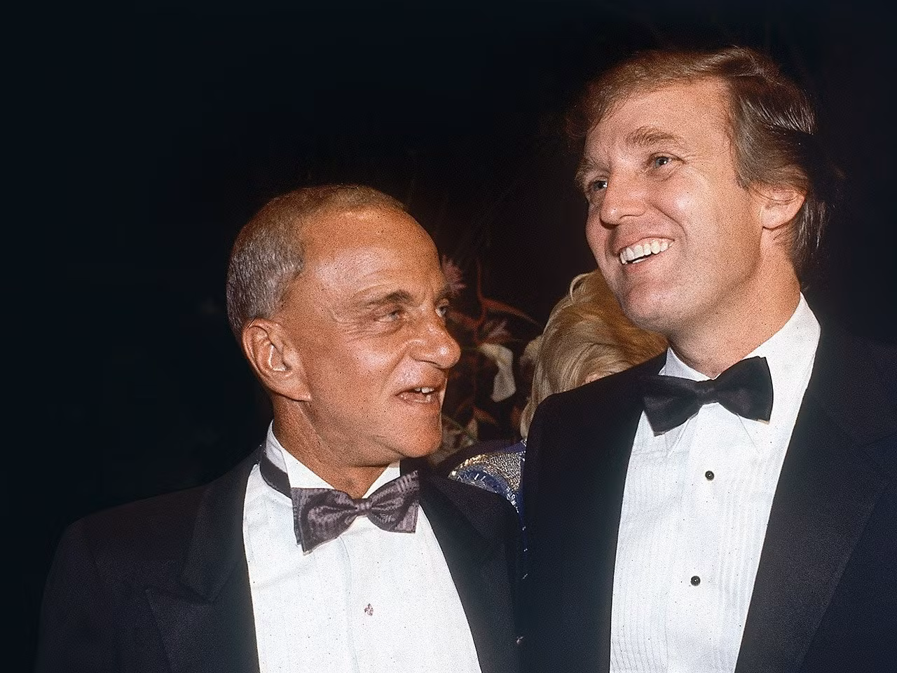Ông Trump (phải) ở những năm cuối thế kỷ 20. Ông Trump (phải) ở những năm cuối thế kỷ 20.