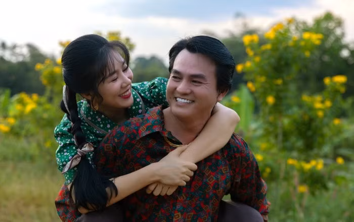 Lê Phương và Cao Minh Đạt đóng chính trong Sáng đèn. Lê Phương và Cao Minh Đạt đóng chính trong Sáng đèn.