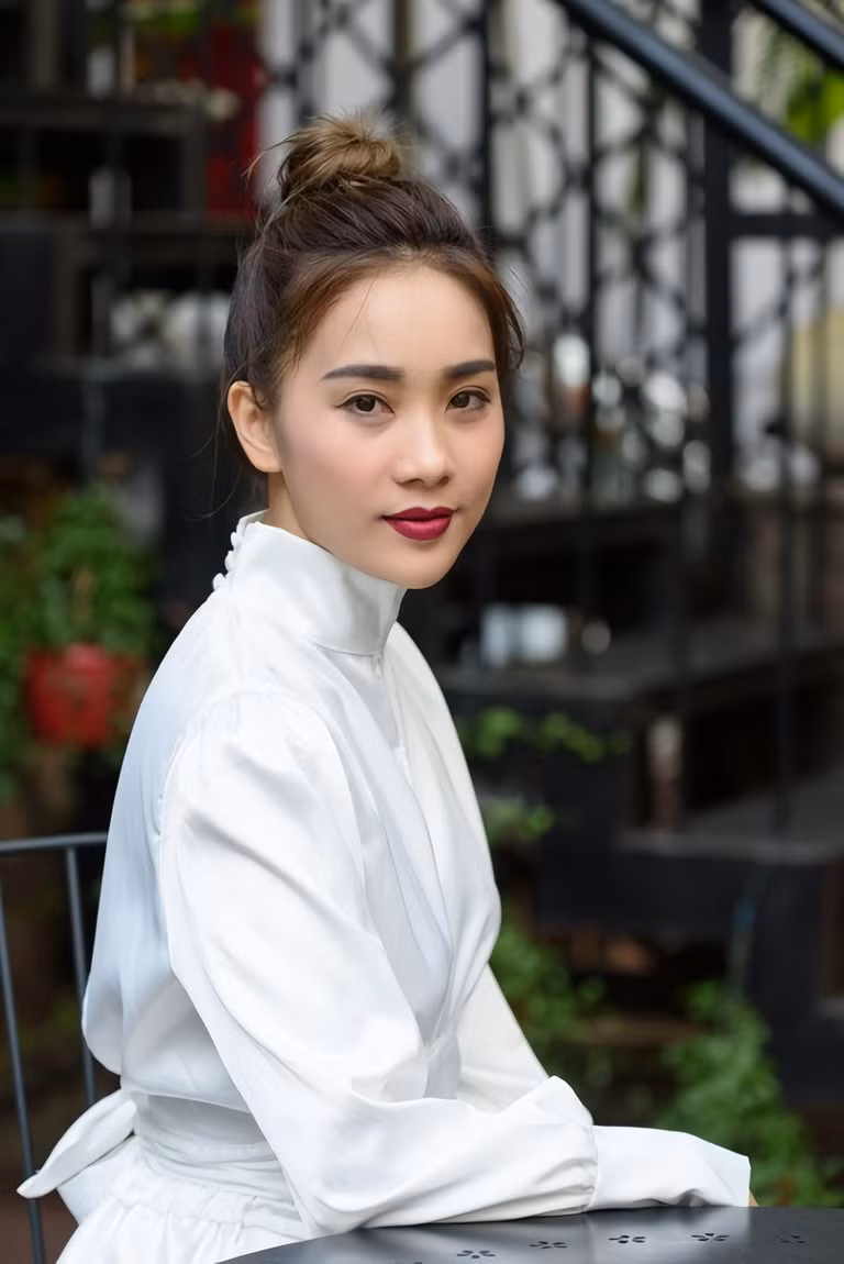 Phạm Lịch gần đây nhận được nhiều sự chú ý với bản hit nhạc Hoa lời Việt mang tên Là anh. Nhiều người trông chờ sự thể hiện của nữ vũ công, ca sĩ vì trước đó cô chưa được đánh giá cao khả năng hát live. Phạm Lịch gần đây nhận được nhiều sự chú ý với bản hit nhạc Hoa lời Việt mang tên Là anh. Nhiều người trông chờ sự thể hiện của nữ vũ công, ca sĩ vì trước đó cô chưa được đánh giá cao khả năng hát live.