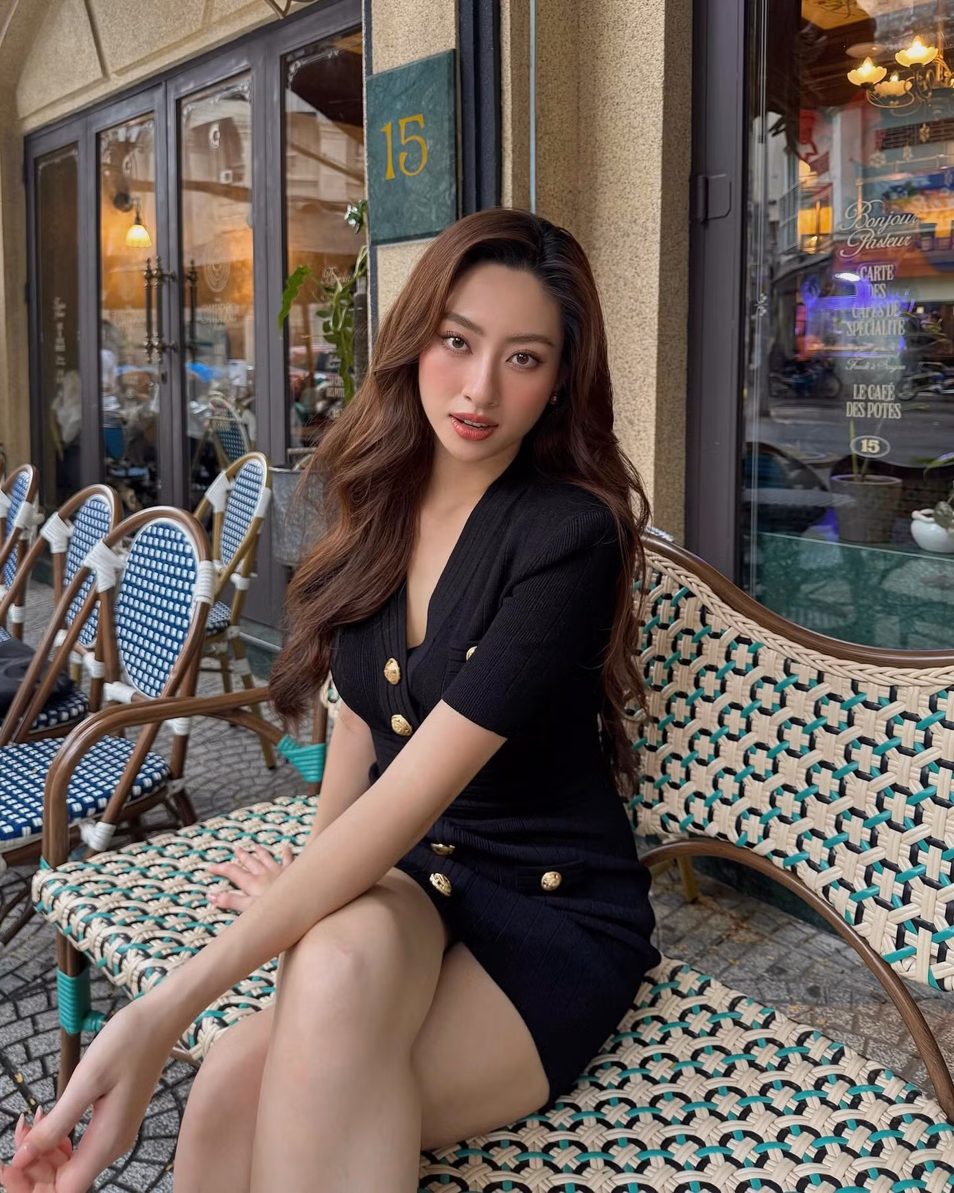 Phong cách của Lương Thùy Linh, giám khảo Mr World Vietnam, ở tuổi 24.