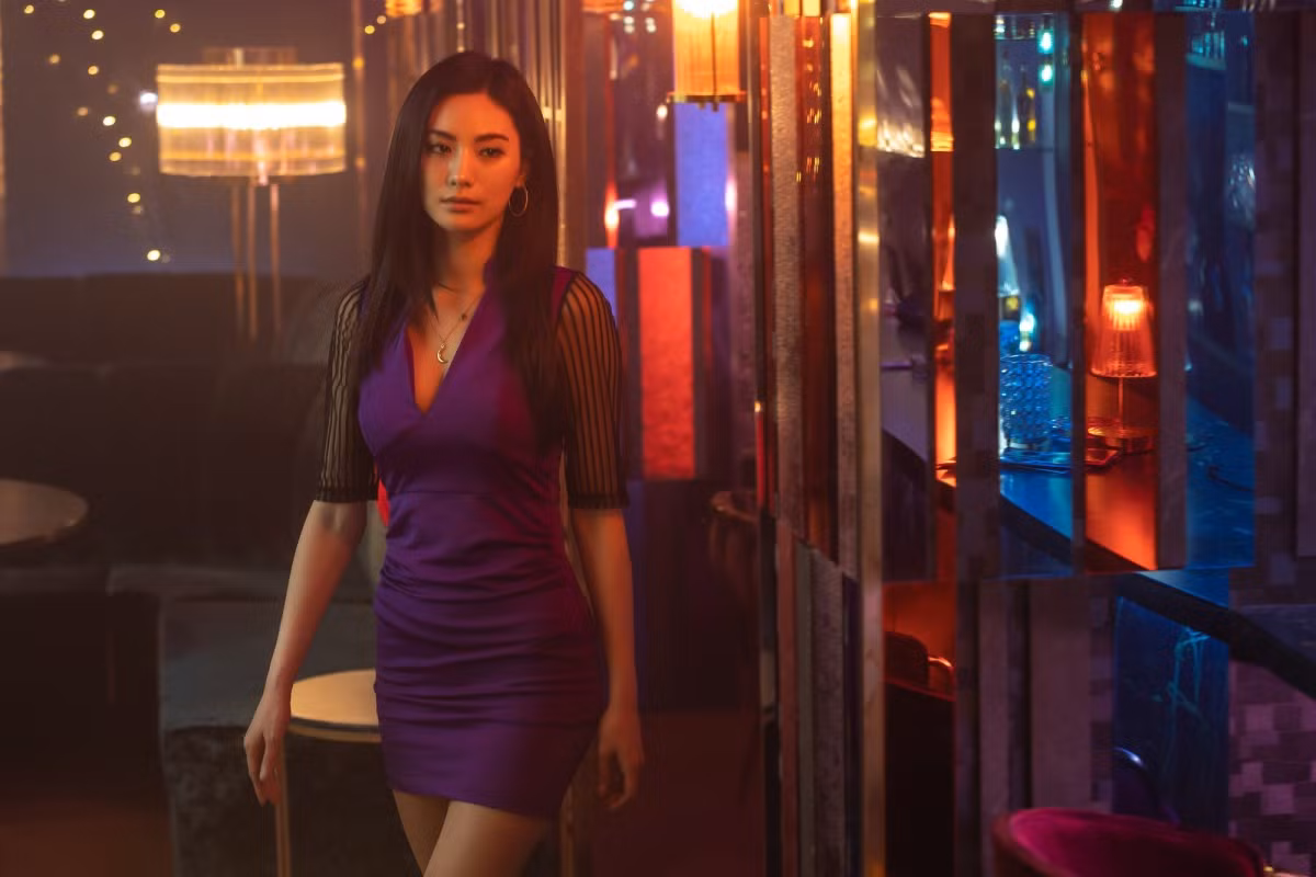 Sau khi giết người, nhân vật Kim Mo Mi phẫu thuật thẩm mỹ, thay đổi danh tính và làm việc ở bar. Người đảm nhận vai diễn là Nana (cựu thành viên After School).