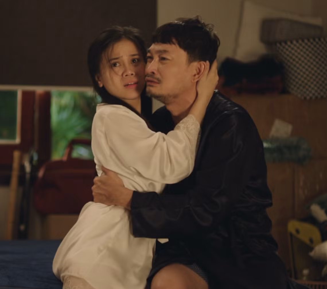 Diễn viên Trương Minh Quốc Thái và Đoàn Trinh có nhiều cảnh nóng trong Trà.