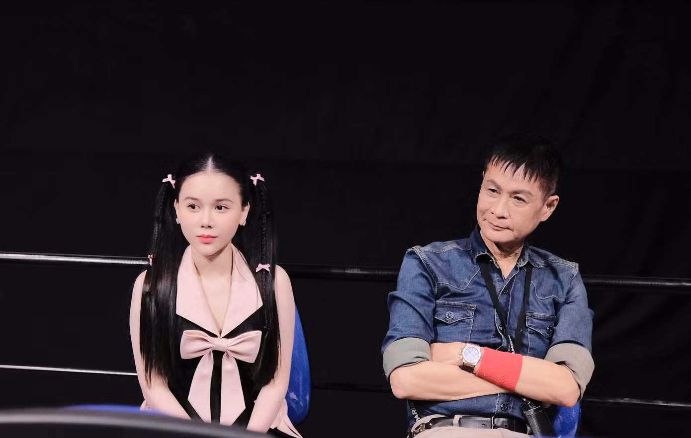 Diễn viên Đoàn Trinh (nữ chính phim Trà) và đạo diễn Lê Hoàng trong buổi giao lưu báo chí.
