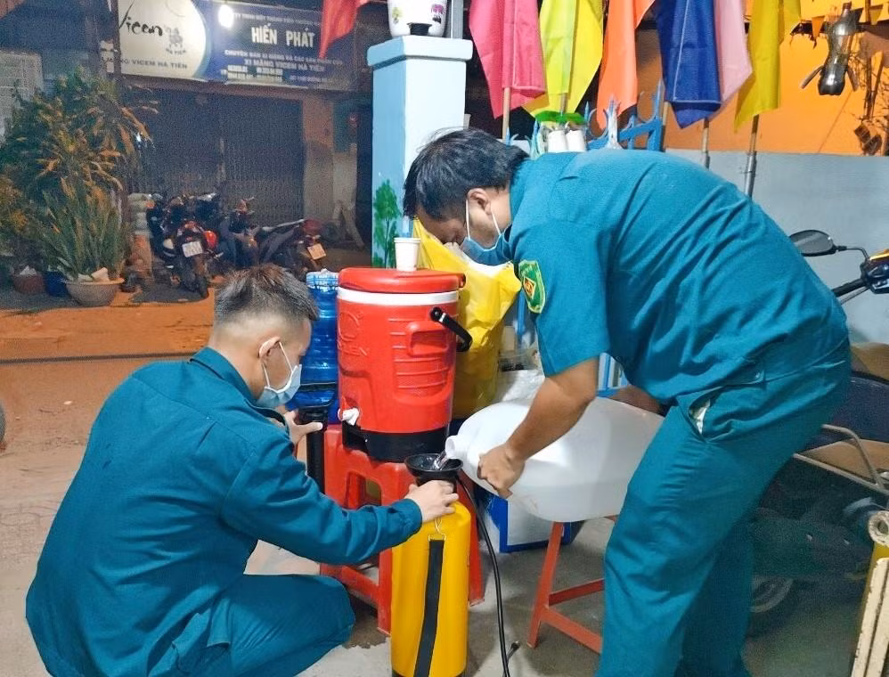 Pha nước khử khuẩn