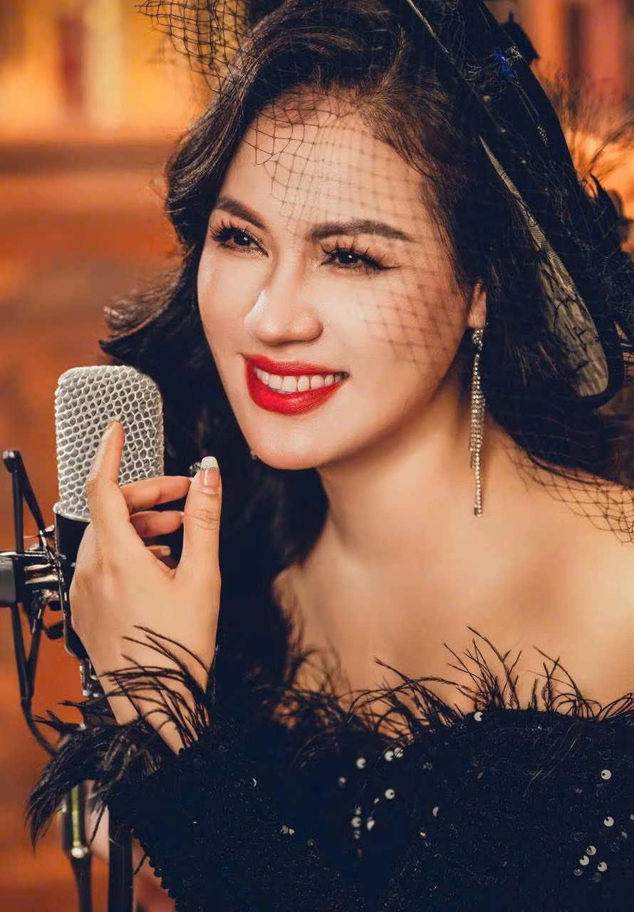 Nữ ca sĩ Ngọc Châm trở lại với Giai nhân 2. Nữ ca sĩ Ngọc Châm trở lại với Giai nhân 2.