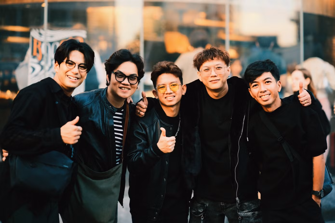 Màn kết hợp ngẫu hứng nhưng vô cùng độc đáo với diễn viên đình đám Hollywood, Morisaki Win mang đến màu sắc tươi mới cho sản phẩm đầu năm của Chillies.