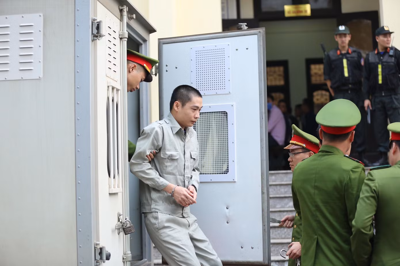 An ninh thắt chặt trong phiên phúc thẩm vụ đánh bạc nghìn tỷ ảnh 8