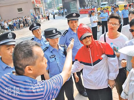 Người ủng hộ Bạc Hy Lai biểu tình
