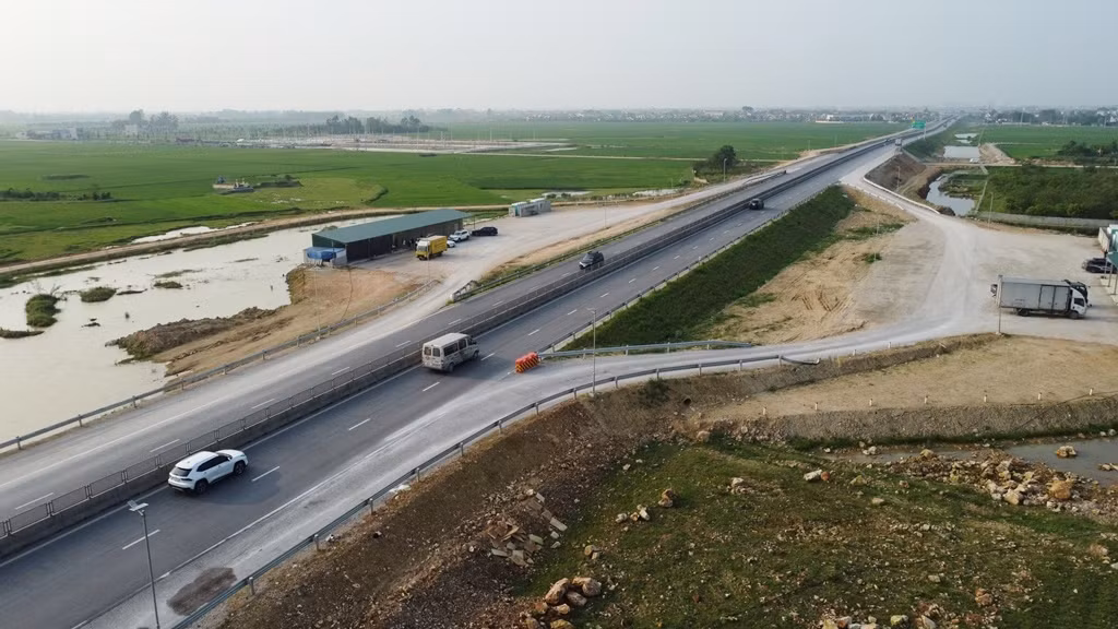 Trong 3 dự án này, tuyến Mai Sơn - QL45 đã hoàn thành việc bố trí quỹ đất tại khu vực qua huyện Triệu Sơn để xây dựng trạm dừng nghỉ theo đúng quy hoạch.