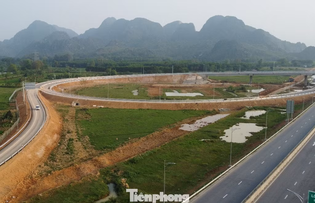 Nút giao Đồng Thắng là nút giao thứ 7 (cuối cùng) trên chính tuyến của cao tốc Mai Sơn - QL45.