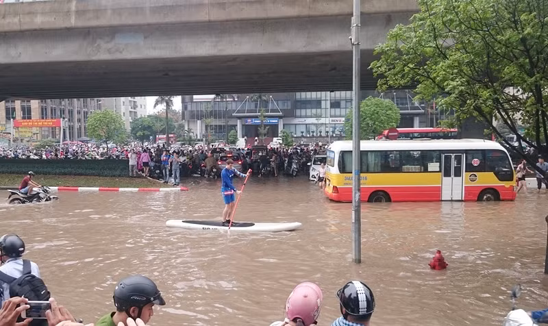 Mưa ngập tại khu vực Mỹ Đình Hà Nội thời gian qua.