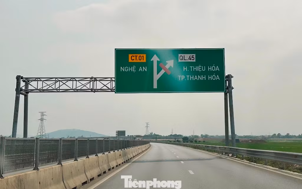 Hiện, dự án vẫn còn 2 nút giao là Thiệu Giao (Thiệu Hóa) và Đồng Thắng (Triệu Sơn, Thanh Hóa) chưa xây dựng xong, công trường vẫn đang rào một phần đường để thi công.
