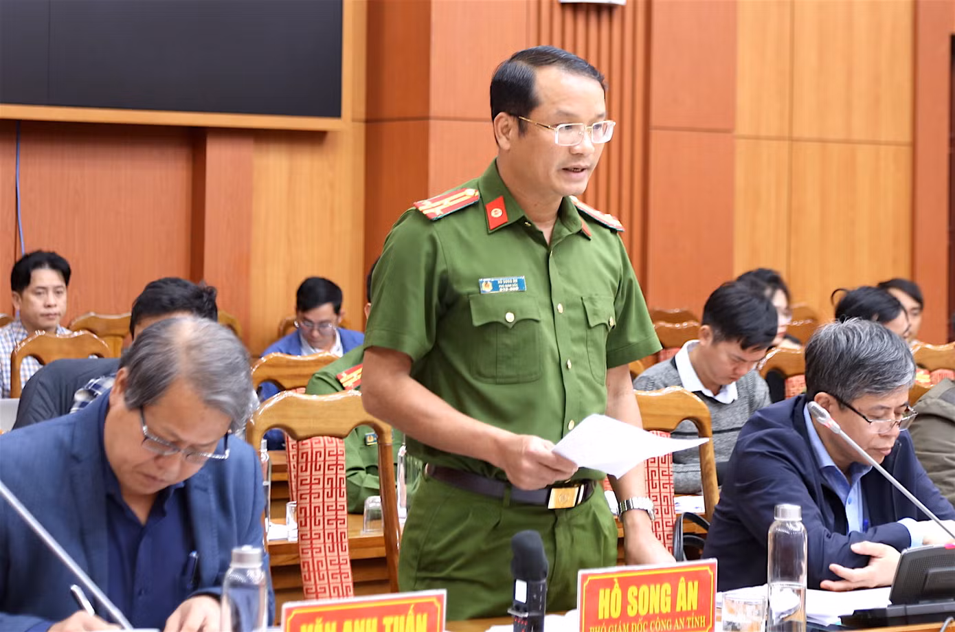 Phó giám đốc Công an tỉnh Quảng Nam nhận định nguyên nhân các vụ tai nạn. Phó giám đốc Công an tỉnh Quảng Nam nhận định nguyên nhân các vụ tai nạn.