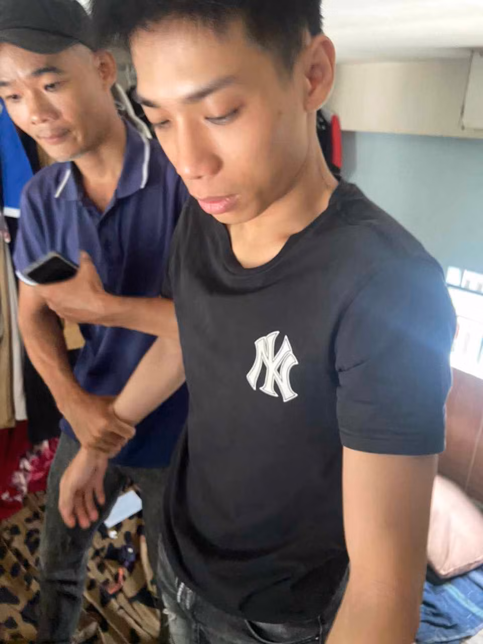 Nghi phạm Nguyễn Văn Đông Khánh bị bắt giữ sau 24 giờ gây án. Ảnh CA