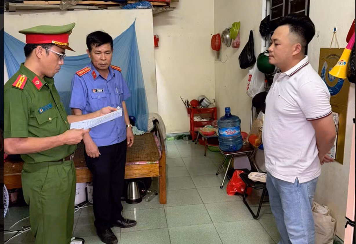 Nguyễn Thành Đạt bị khởi tố, bắt tạm giam vì lừa đảo chiếm đoạt tài sản. Ảnh CA Nguyễn Thành Đạt bị khởi tố, bắt tạm giam vì lừa đảo chiếm đoạt tài sản. Ảnh CA