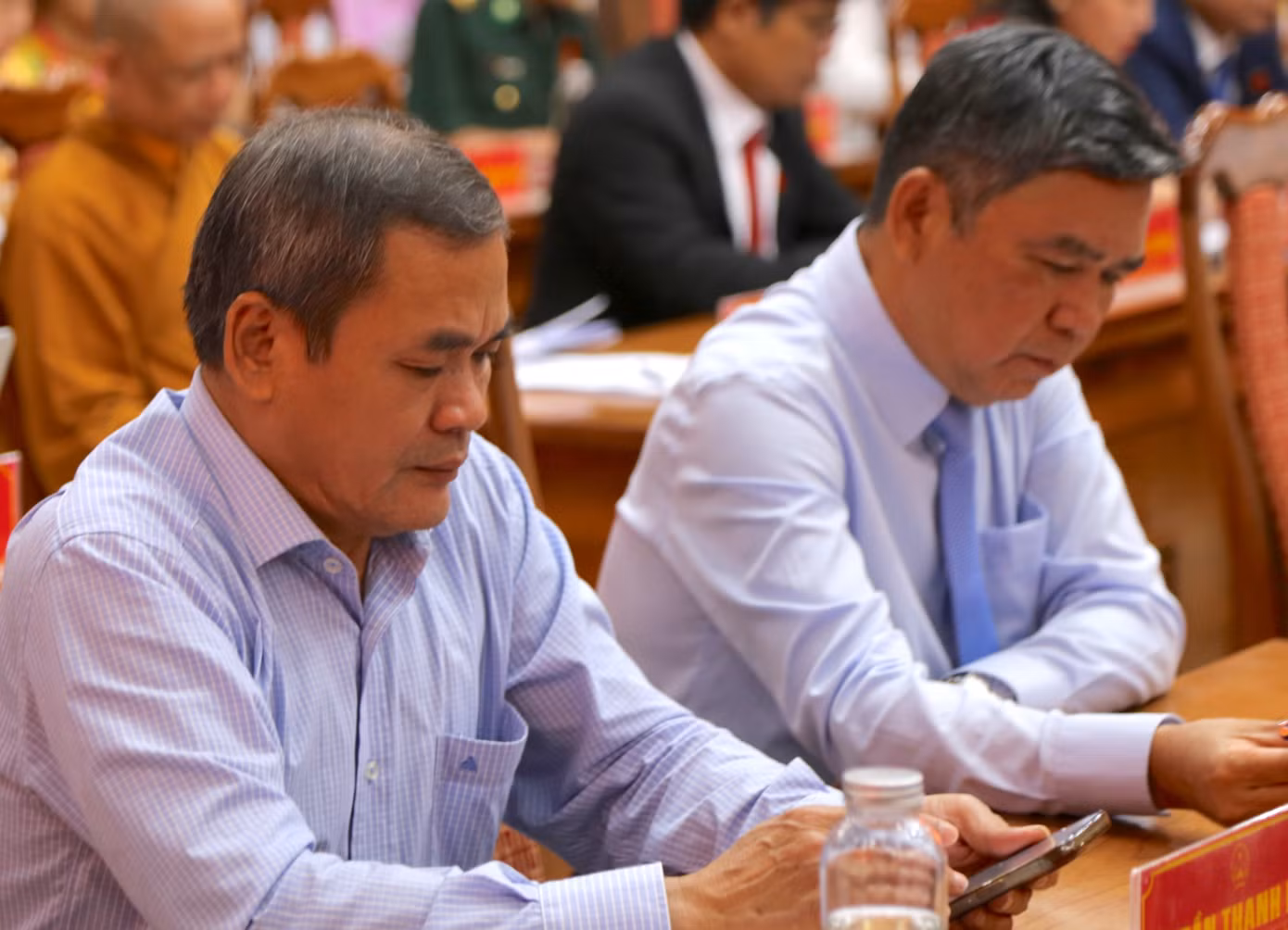 Ông Trần Thanh Hà (trái) và ông Nguyễn Phú nằm trong danh sách tinh giản biên chế đợt 1 năm 2024 tỉnh Quảng Nam.