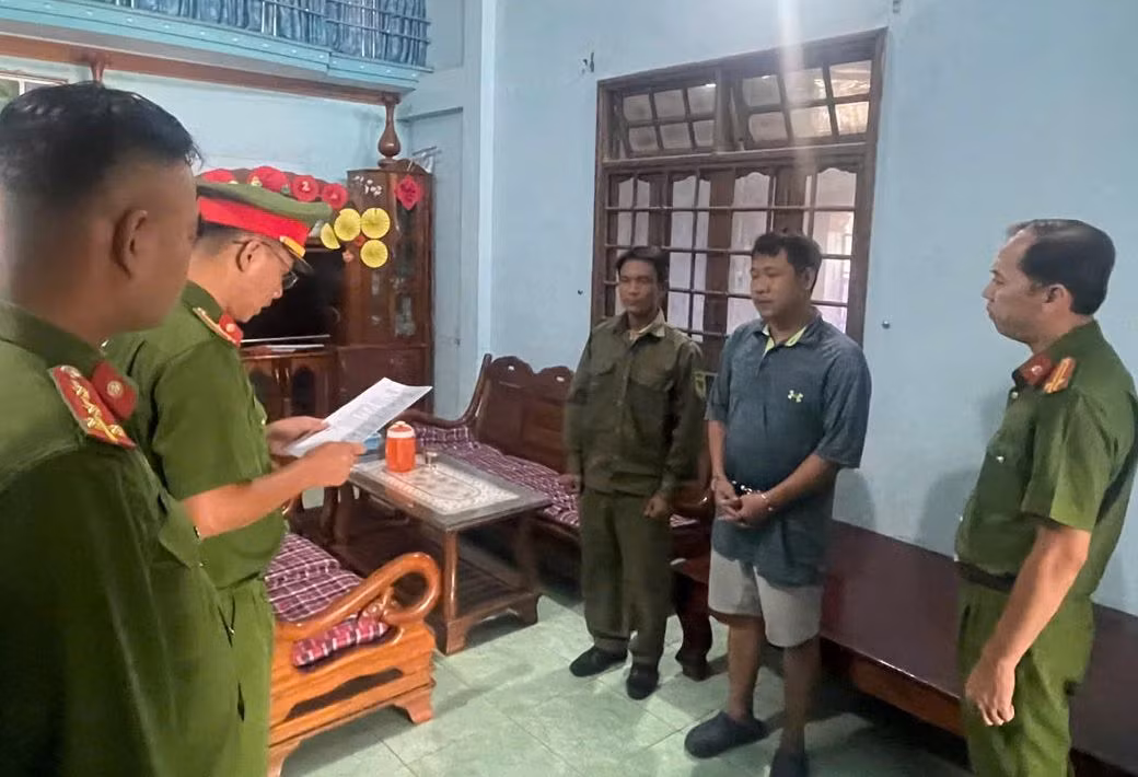 Nguyễn Công Thịnh bị tạm giữ để điều tra hành vi “Cố ý làm hư hỏng tài sản”. Ảnh CA Nguyễn Công Thịnh bị tạm giữ để điều tra hành vi “Cố ý làm hư hỏng tài sản”. Ảnh CA