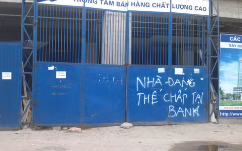 Một dự án địa ốc đang làm thủ tục đổi chủ. Một dự án địa ốc đang làm thủ tục đổi chủ