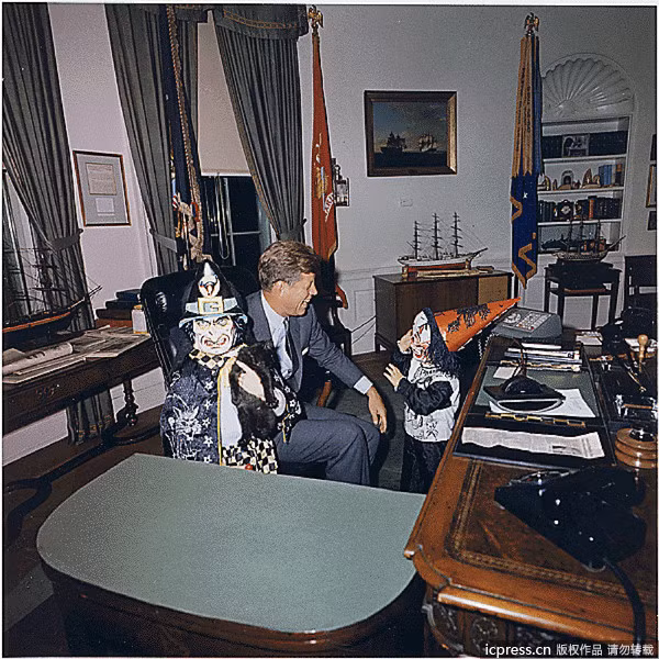 Halloween trong Nhà Trắng cùng hai con ngày 31/10/1963