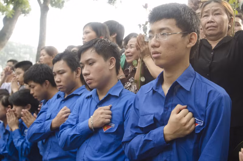 Thanh niên tình nguyện tiễn đưa Đại tướng