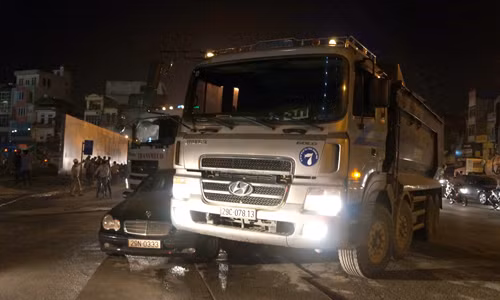 Hiện trường hai chiếc xe va chạm