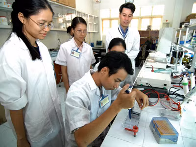Trong những người trẻ say sưa nghiên cứu, học tập này, ai sẽ thành nhân tài?