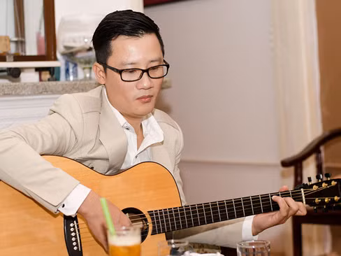 Chàng ca sĩ gốc Nam Định chia sẻ bây giờ anh đã hát như người đàn ông trưởng thành