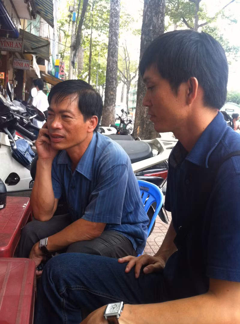 Anh Thuân nói với PV: “Công việc ngoài biển đảo khó gấp bội phần mình vượt qua thì giờ con bệnh, vợ đau mình cũng không thể chùn bước”