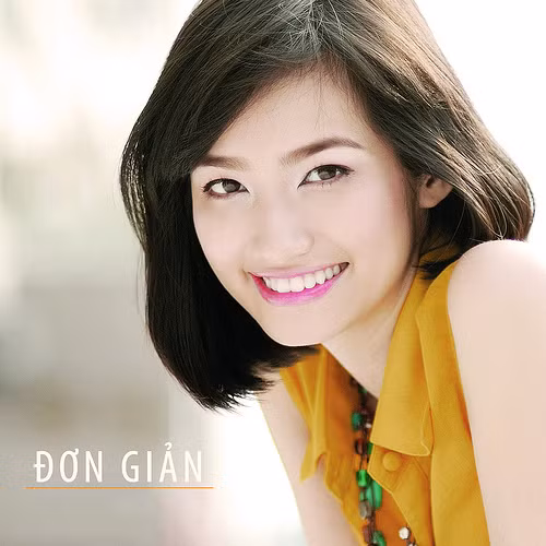 Trúc Diễm bị ném đá tơi tả khi lấn sân ca hát