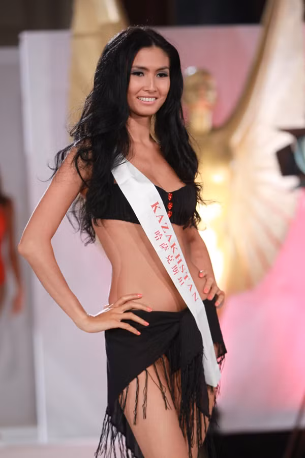Zhanna Zhumaliyeva - đại diện cho Kazakhstan tại Hoa hậu Thế giới 2011. Cô là người đẹp gợi cảm nhất khu vực châu Á