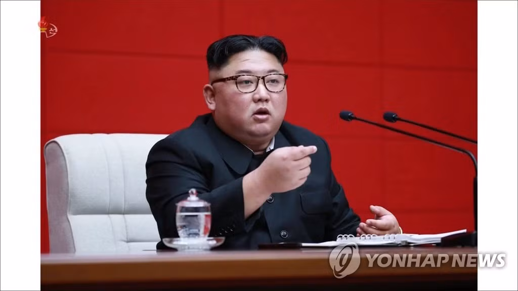 Nhà lãnh đạo Triều Tiên Kim Jong Un lần đầu tiên gặp Tổng thống Nga Putin ảnh 5