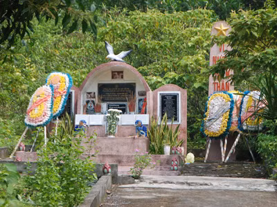 Phần mộ liệt sĩ Hoàng Kim Giao và Lương Văn Tín