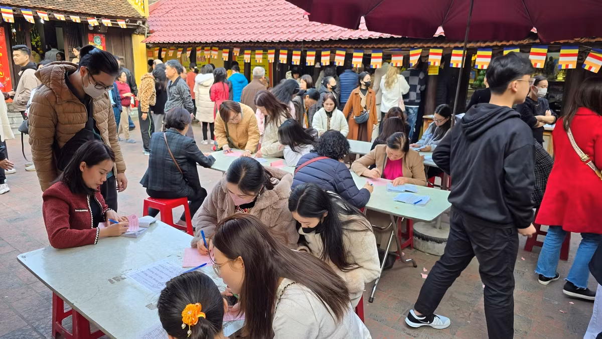 Chùa Phúc Khánh cũng nổi tiếng là ngôi chùa linh thiêng và là nơi diễn ra nhiều khóa lễ quan trọng vào dịp tháng Giêng hằng năm, thu hút đông đảo người dân.
