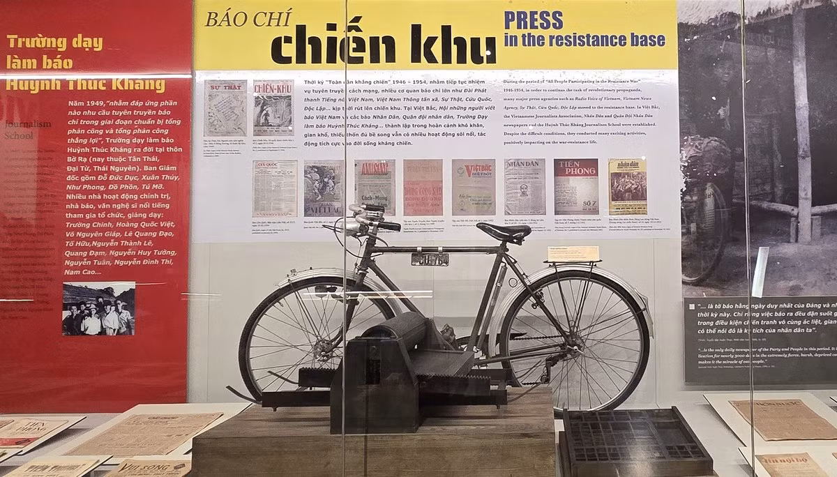 Nhân kỷ niệm 100 năm Ngày Báo chí Cách mạng Việt Nam, nhiều người đã tìm đến Bảo tàng Báo chí Việt Nam để chiêm ngưỡng những hiện vật quý giá, ghi dấu chặng đường lịch sử vẻ vang của nền báo chí Việt Nam.