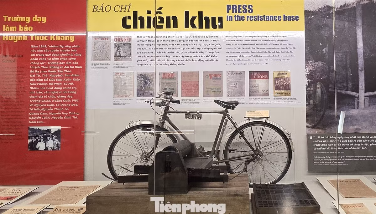 Nhân kỷ niệm 100 năm Ngày Báo chí Cách mạng Việt Nam, nhiều người đã tìm đến Bảo tàng Báo chí Việt Nam để chiêm ngưỡng những hiện vật quý giá, ghi dấu chặng đường lịch sử vẻ vang của nền báo chí Việt Nam.