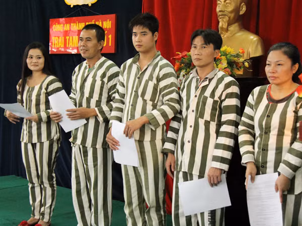 Các phạm nhân nhận quyết định ân xá, giảm án