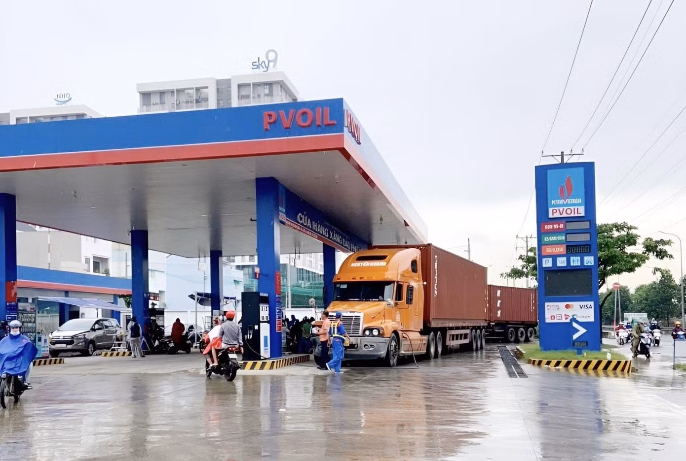 PVOIL luôn nỗ lực đảm bảo nguồn cung xăng dầu ra thị trường thông qua hệ thống phân phối của Tổng công ty. PVOIL luôn nỗ lực đảm bảo nguồn cung xăng dầu ra thị trường thông qua hệ thống phân phối của Tổng công ty.