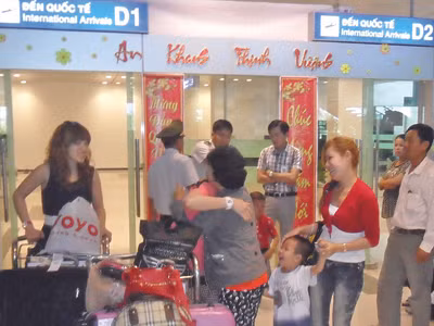 Mừng vui gặp mặt. Ảnh: Hoà Hội
