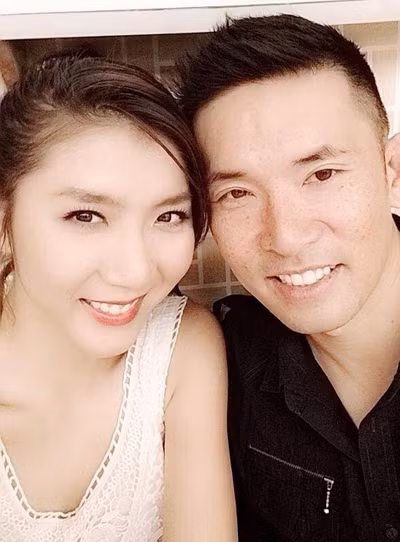 Chân dài từng đăng tải bức ảnh tình cảm với một người đàn ông trên trang cá nhân. Người bạn thân của Ngọc Quyên khẳng định, đây là chồng sắp cưới của cô. Chân dài từng đăng tải bức ảnh tình cảm với một người đàn ông trên trang cá nhân. Người bạn thân của Ngọc Quyên khẳng định, đây là chồng sắp cưới của cô