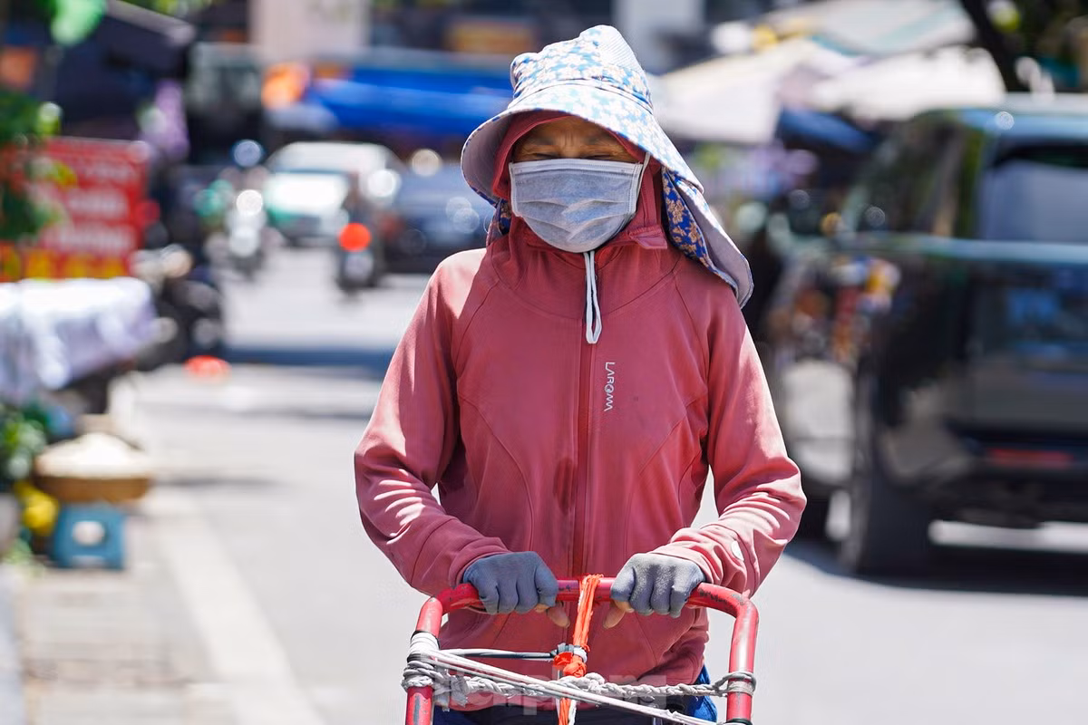 Miền Bắc sẽ có khoảng 3-4 ngày trời oi nóng, ít mưa. Miền Bắc sẽ có khoảng 3-4 ngày trời oi nóng, ít mưa.