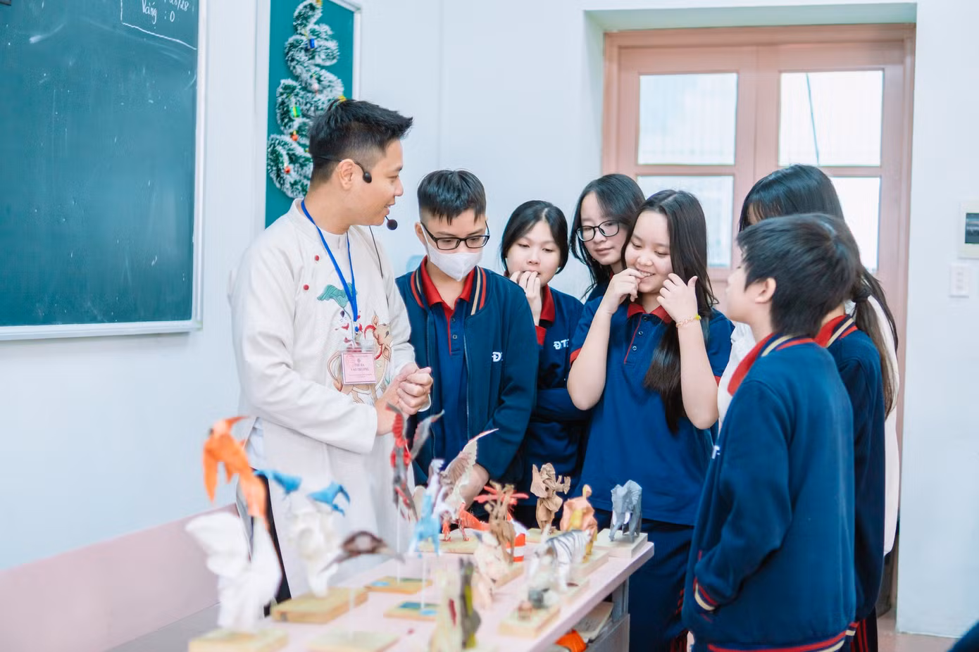 Thầy trò Trường THCS - THPT Đoàn Thị Điểm. Thầy trò Trường THCS - THPT Đoàn Thị Điểm.