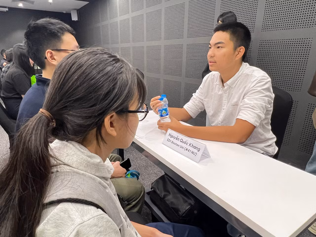 Quốc Khang, trúng tuyển sớm trường Đại học Boston ngành Tài chính chia sẻ kinh nghiệm cho học sinh khoá dưới.