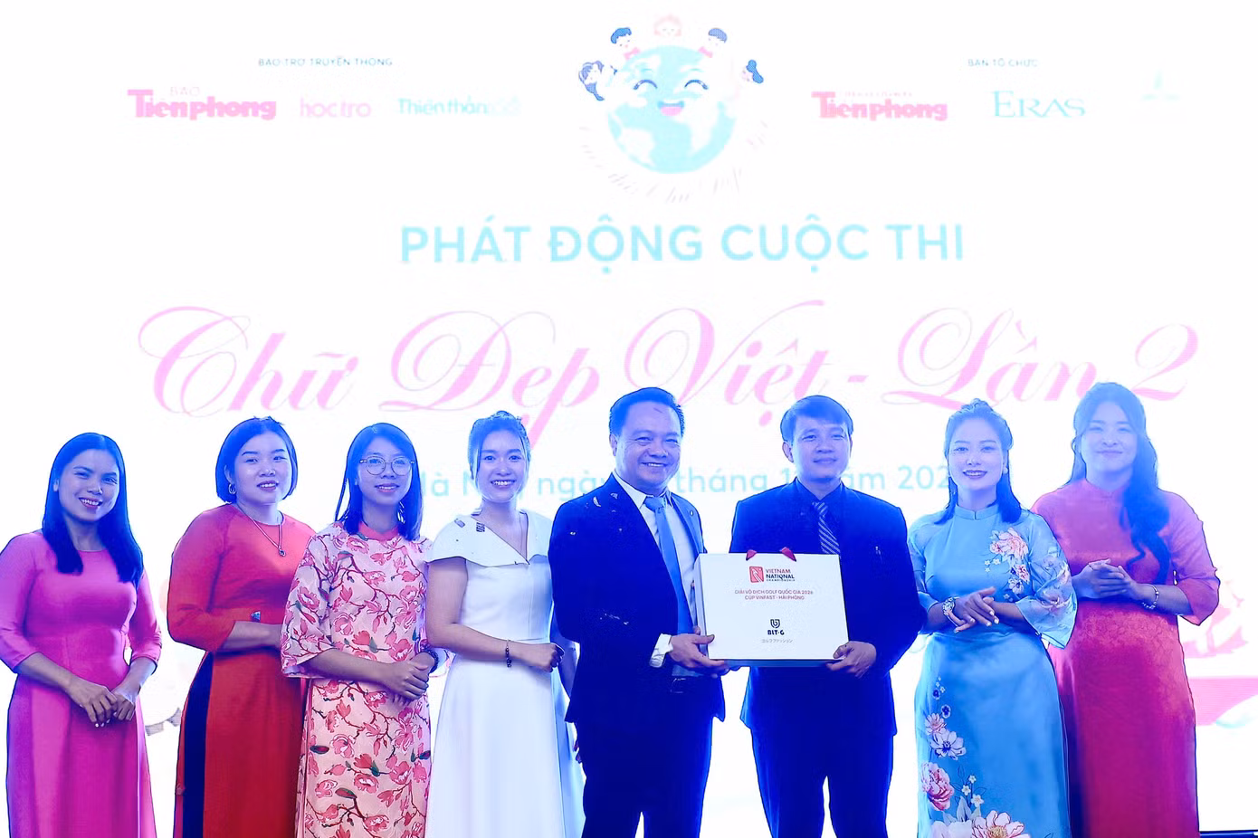 Ban tổ chức phát động Cuộc thi Chữ đẹp Việt lần thứ 2. Ban tổ chức phát động Cuộc thi Chữ đẹp Việt lần thứ 2.