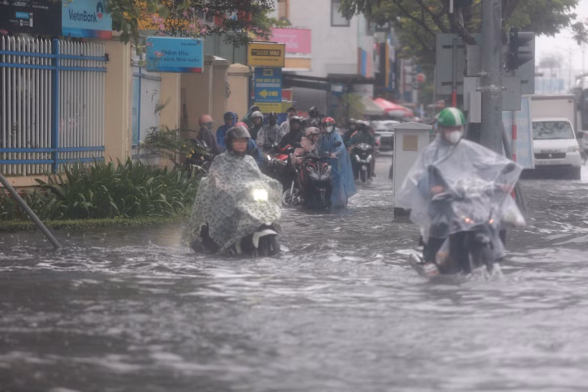 Từ đêm nay, khu vực Đà Nẵng đến Khánh Hoà có thể chuyển mưa lớn.